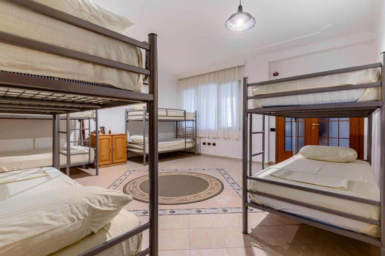 טיראנה Hostel Nena Semi מראה חיצוני תמונה