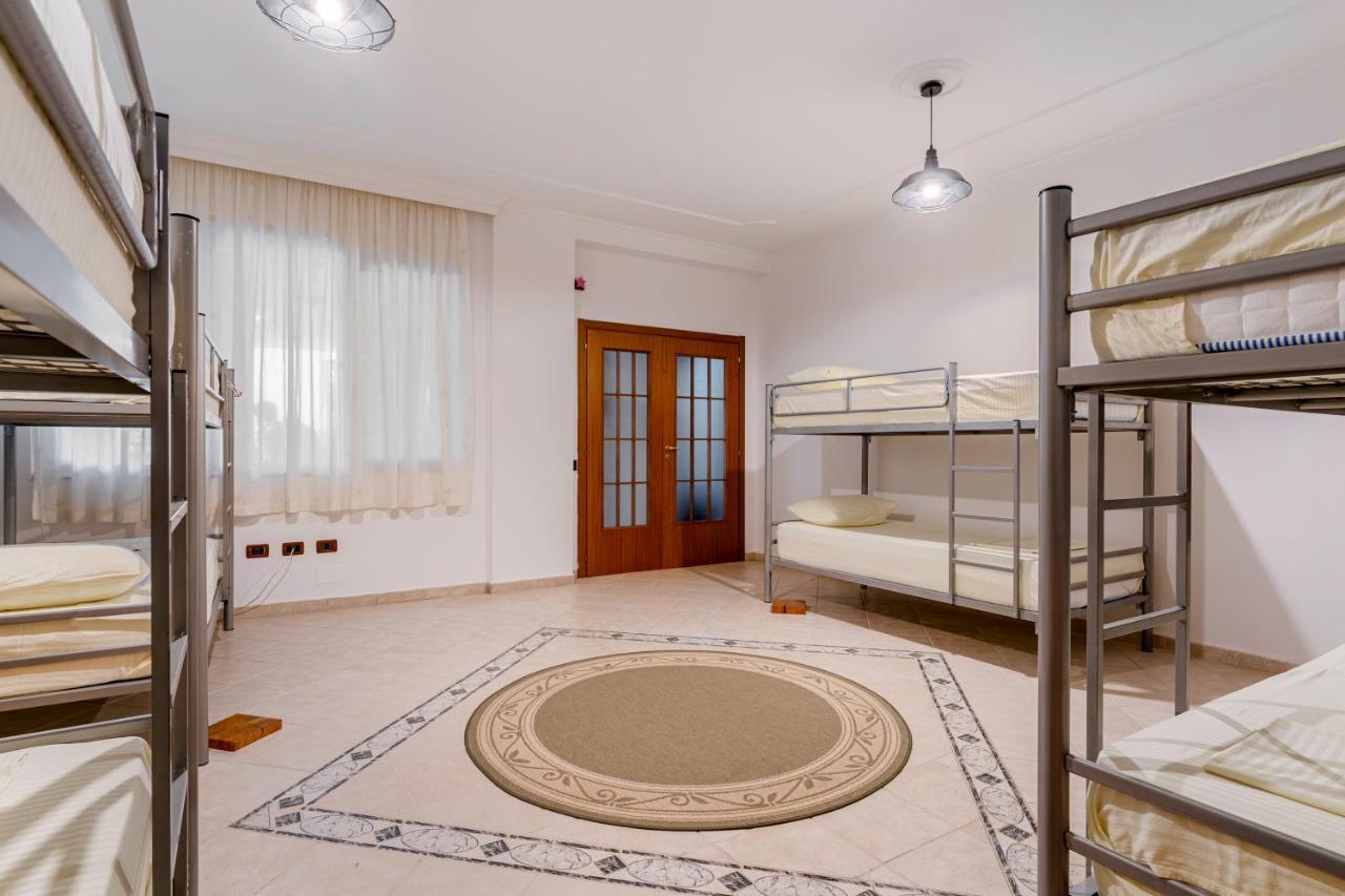 טיראנה Hostel Nena Semi מראה חיצוני תמונה