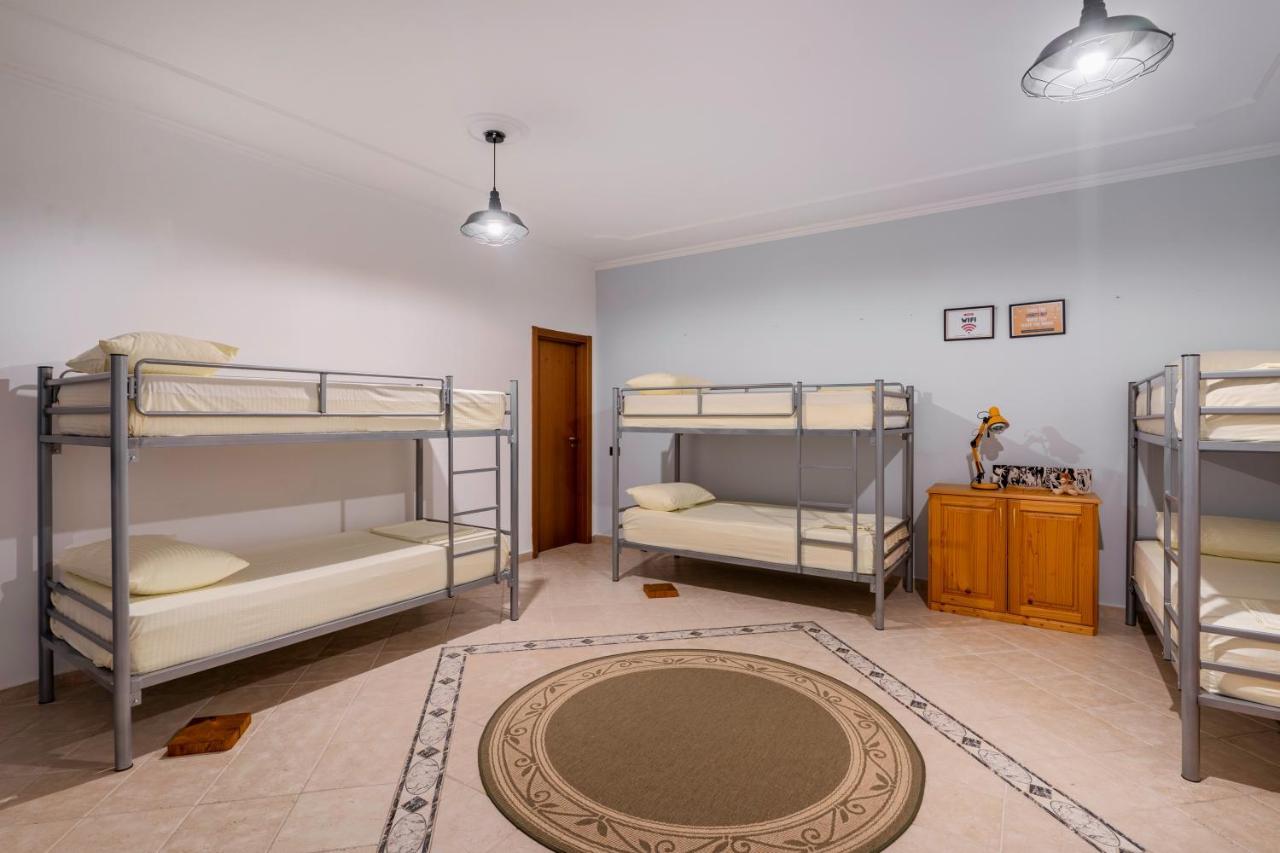 טיראנה Hostel Nena Semi מראה חיצוני תמונה