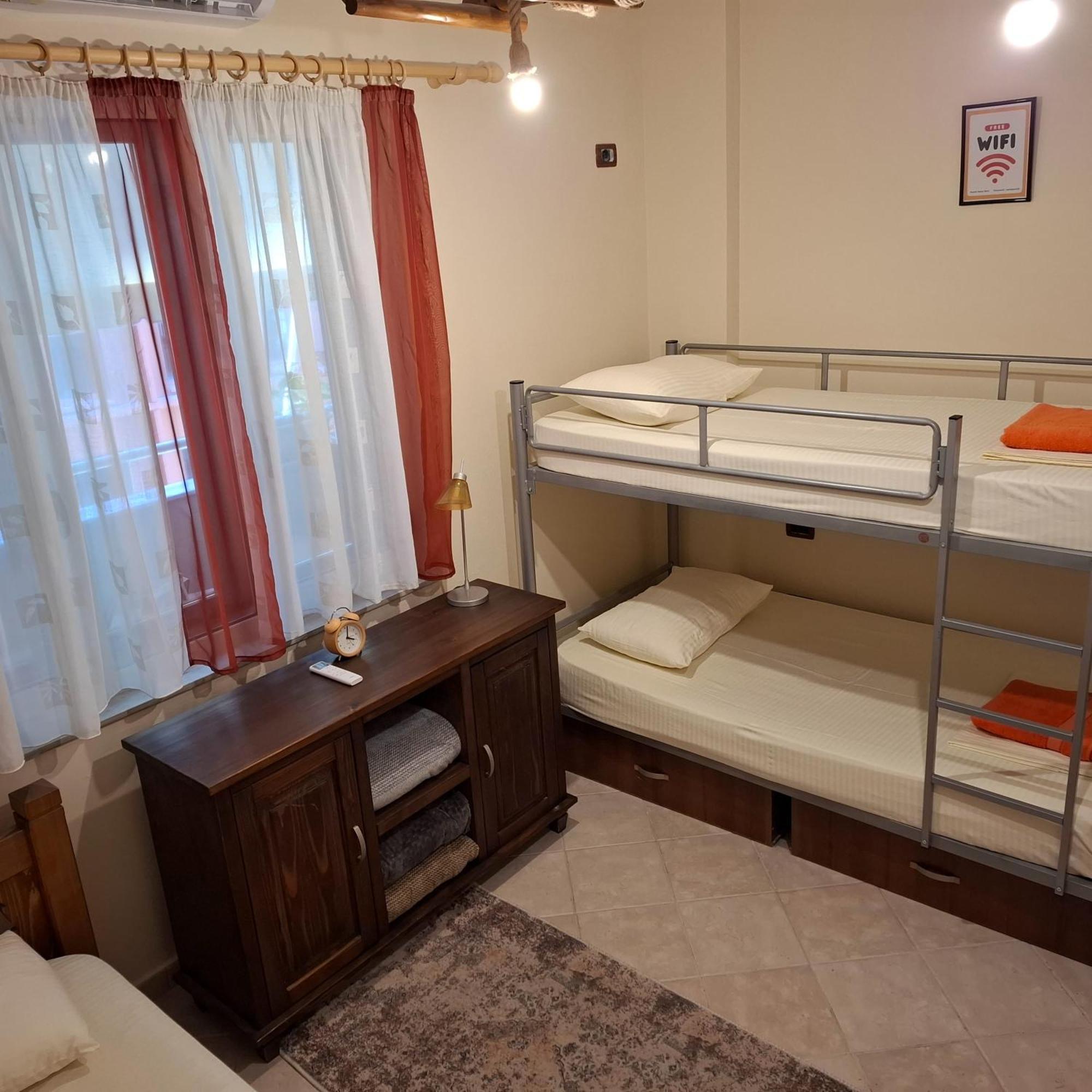 טיראנה Hostel Nena Semi מראה חיצוני תמונה