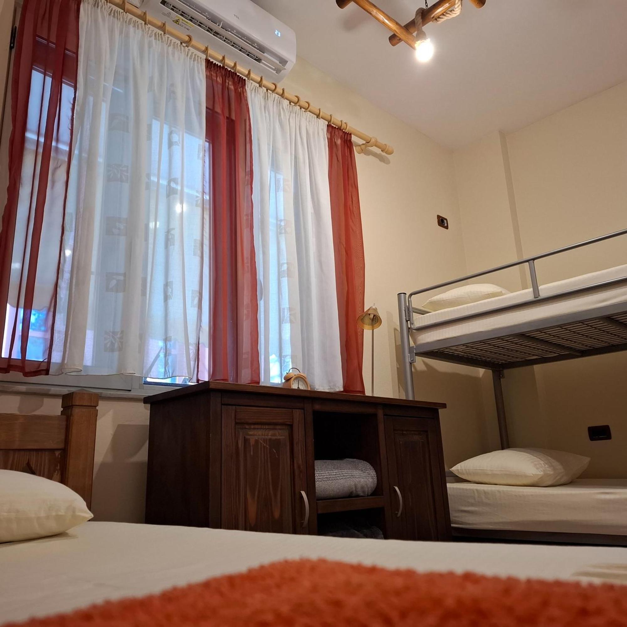 טיראנה Hostel Nena Semi מראה חיצוני תמונה