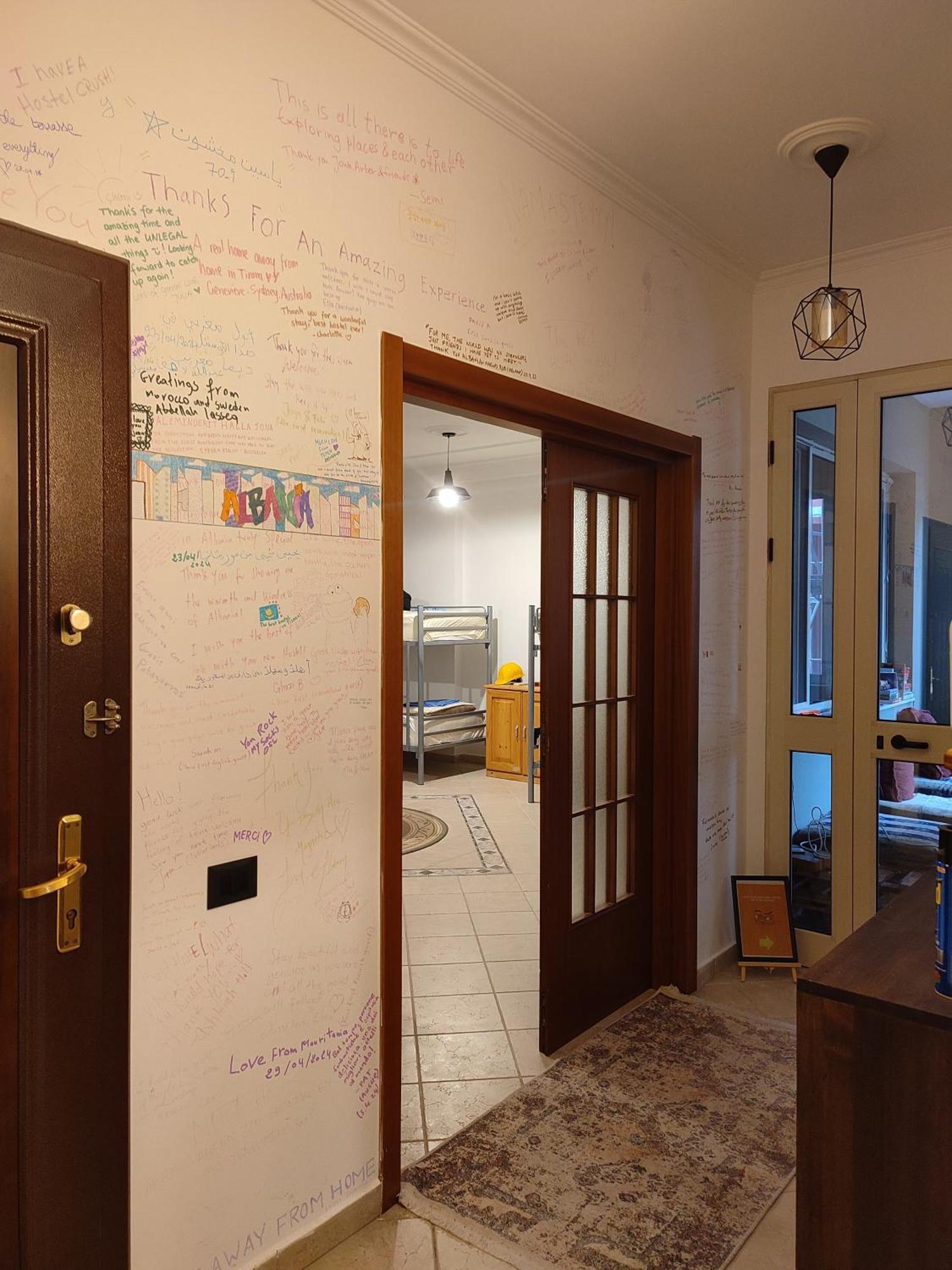 טיראנה Hostel Nena Semi מראה חיצוני תמונה