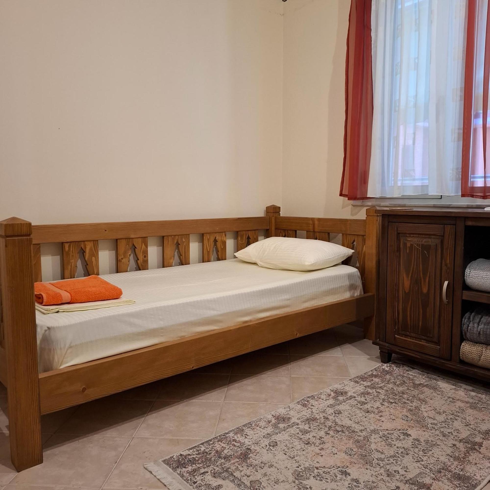 טיראנה Hostel Nena Semi מראה חיצוני תמונה